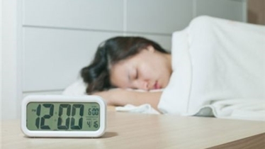 วิจัยเผย นอนหลับยาววันหยุด ทำเบลอได้ในเช้าวันจันทร์